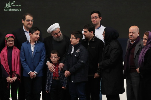 تفقد روحانی از نمایندگان بیماران مختلف در مجمع ملی سلامت