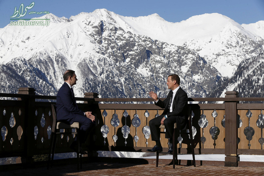 گفتگوی مجری تلویزیونی با دیمیتری مدودف نخست وزیر روسیه در سوچی