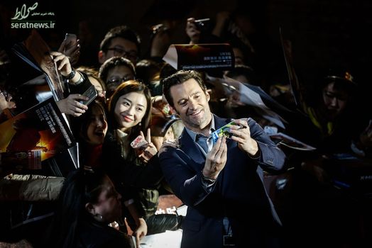 سلفی هیو جکمن بازیگر و خواننده استرالیایی با هوادارانش در پکن