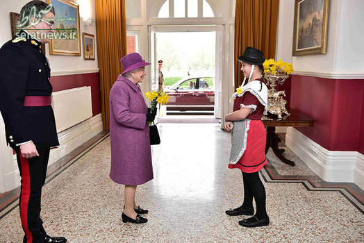 اهدای دسته گل به ملکه انگلیس به مناسبت فرارسیدن روز سنت دیوید