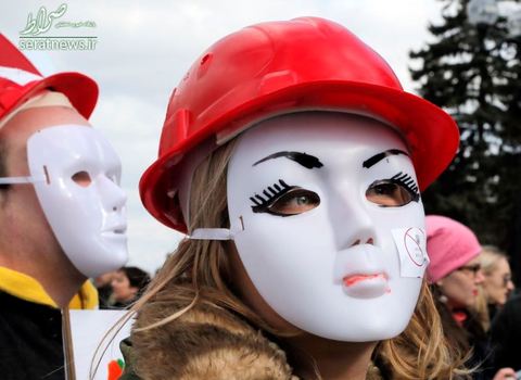 تظاهرات کارگران جنسی مقابل ساختمان پارلمان اوکراین در کی یف، این افراد خواستار قانونی کردن کار خود هستند