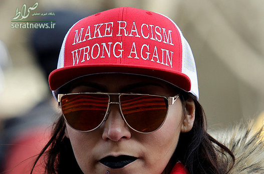 یک شرکت کننده در تظاهرات ضد اسلام هراسی در وینیپگ کانادا