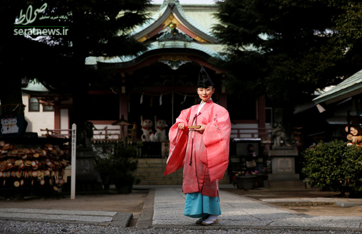 شینتو توموئه 40 ساله کشیش یک معبد در توکیوی ژاپن