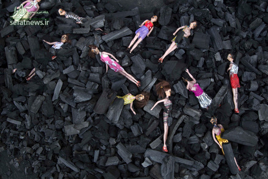 سوزاندن عروسک های در ذغال سنگ به یاد قربانیان آتش سوزی در گواتمالا