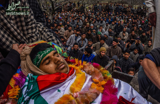 تشییع جنازه امیر نظری نوجوان 15 ساله کشمیری که در درگیری با نیروهای امنیتی هند کشته شد