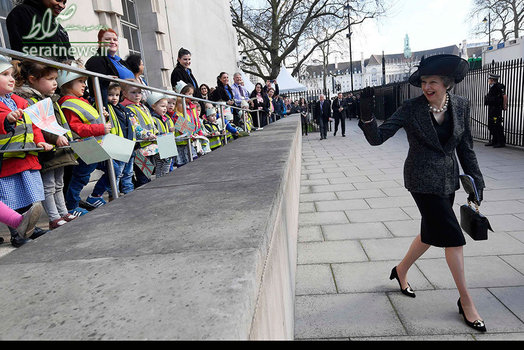 ترزا می نخست وزیر انگلی در مراسم پرده برداری از بنای یادبود نیروهای مسلح خدمت کرده در جنگ عراق و افغانستان
