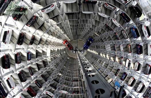 پارکینگ طبقاتی فولکس واگن در ولفسبورگ آلمان