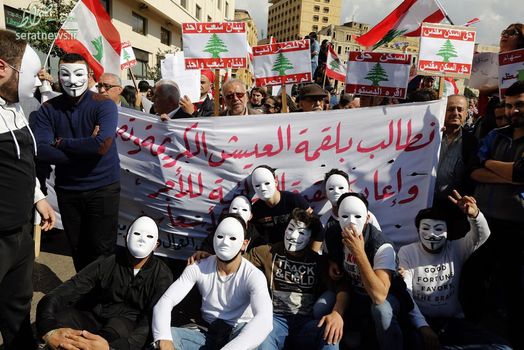 تظاهرات فعالان لبنانی در اعتراض به افزایش مالیات مقابل کاخ ریاست جمهوری