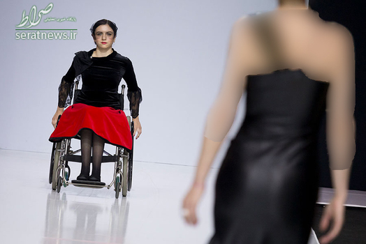 یک مدل معلول در هفته مد مسکو