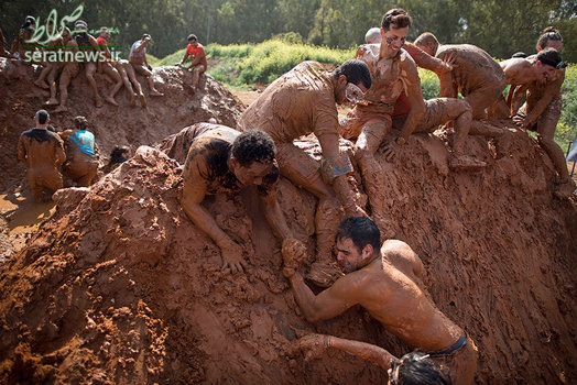 شرکت کنندگان در مسابقه روز لجن در سواحل سرزمین های اشغالی