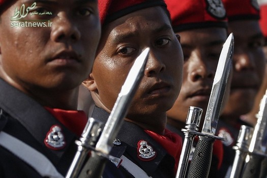 رژه اعضای پلیس سلطنتی مالزی در جشن روز پلیس