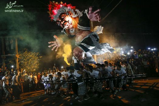 یک شیطان غول پیکر در مراسم جشن روز بالیایی در بالی اندونزی