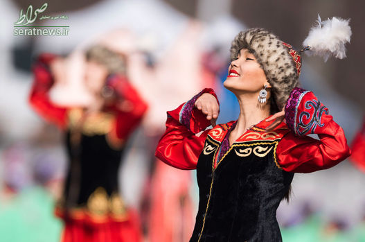 دختری در لباس جشن نوروز در بیشکک