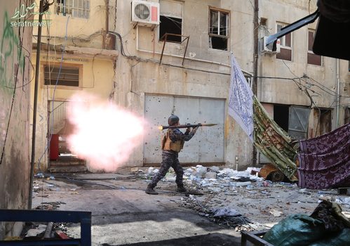 لحظه شلیک یک آر پی جی توسط سرباز عراقی در محله الجدید موصل