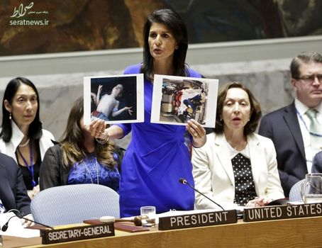 نیکی هالی سفیر آمریکا در سازمان ملل در حال نشان دادن عکس های قربانیان حمله شیمیایی مشکوک در ادلب سوریه