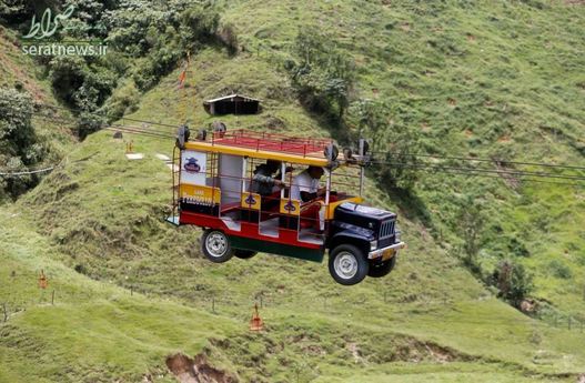 گردشگران سوار یک ماشین کابلی در پیتالیتوی کلمبیا