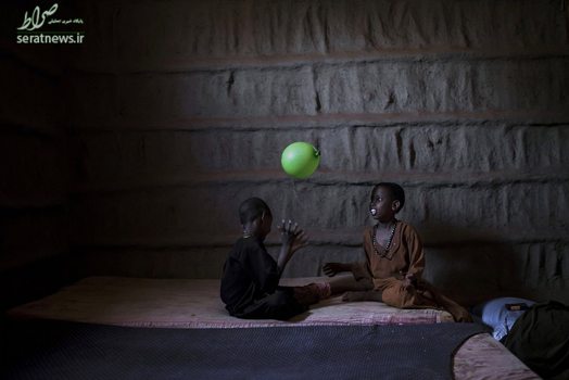 بازی دو کودک یتیم سومالیایی در بایدوا