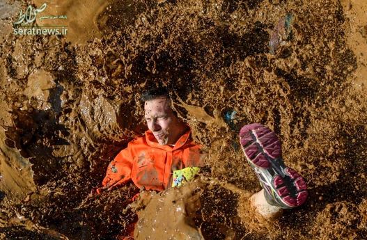 رقابت در یک زمین گل و لای در غرب سوئیس