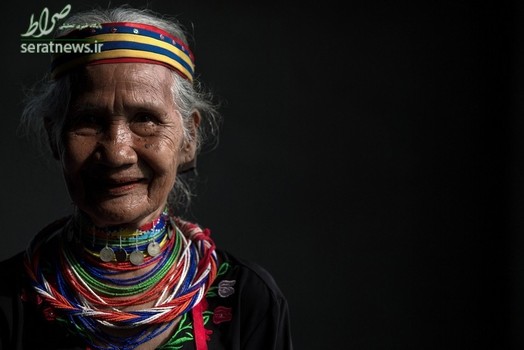 یکی از 5 زن باقیمانده یک قبیله بومی در جزیره بورنئو