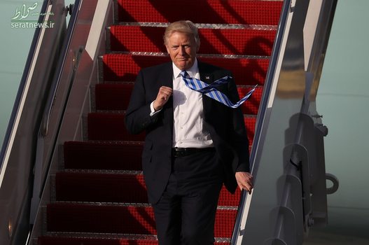 برهم خوردن حالت کروات دونالد ترامپ رییس جمهور آمریکا در فرودگاه بین المللی پالم بیچ