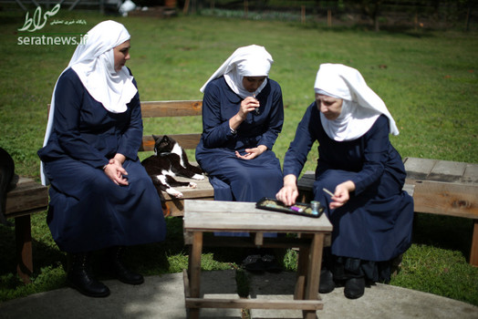 زنان راهبه در حال مصرف ماری جوانا در کالیفرنیا