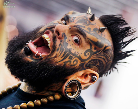 خالکوبی امیلیو گونزالس از ونزوئلا در اولین روز کنوانسیون تاتو فرانکفورت