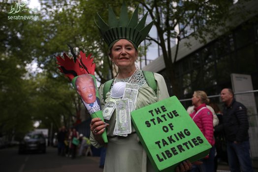 ظاهر عجیب یک زن در تظاهراتی در لندن 