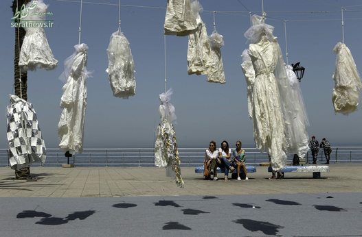 دار زدن لباس های عروس در اعتراض به قانون تجاوز جنسی در لبنان