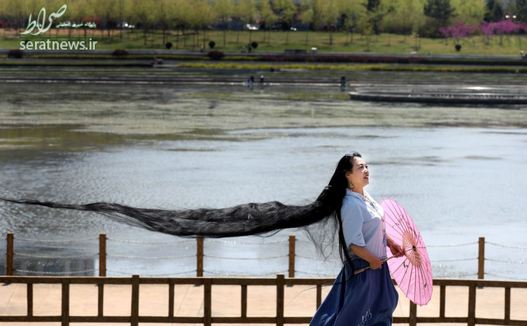 یک زن با موهای خیلی بلند در استان شاندونگ چین