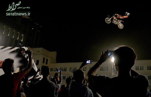 نمایش یک موتورسیکلت سوار ژاپنی در بنگلور هند