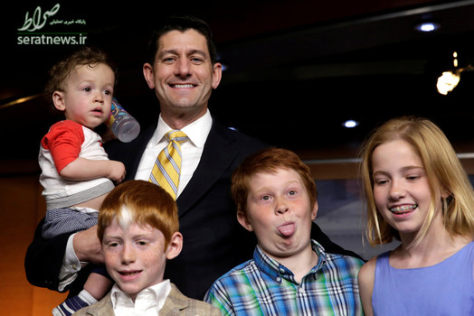عکس گرفتن پل رایان رییس مجلس نمایندگان آمریکا با فرزندان اعضای مطبوعات در کاپیتول هیل
