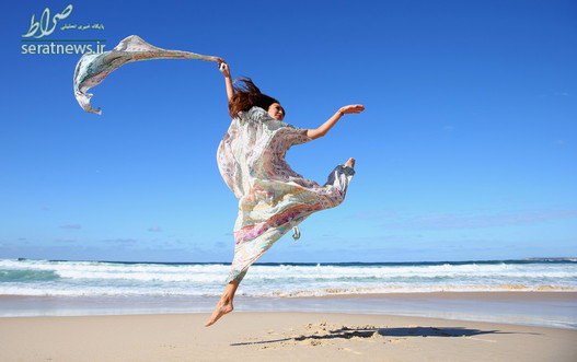 پرش کاملیا فرانک یک مدل در ساحل سیدنی