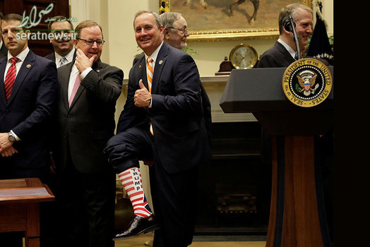 نام ترامپ نقش بسته روی جوراب جف دانکن نماینده کارولینای جنوبی از حزب جمهوری‌خواه