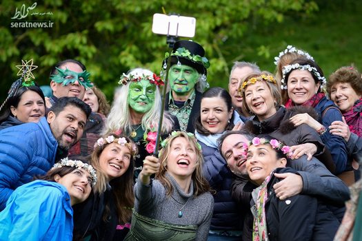 عکس سلفی در تجمع روز کارگر - گلاستونبوری انگلیس