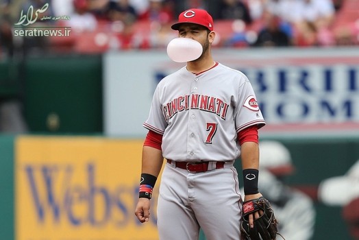 لحظه باد کردن آدامس توسط یک بازیکن در لیگ برتر بیسبال آمریکا