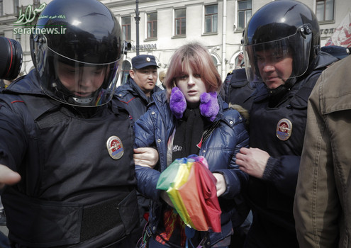 بازداشت یک دگرباش جنسی توسط نیروهای پلیس در سنت پترزبورگ روسیه