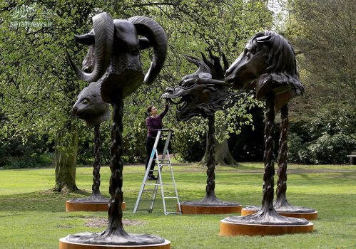مجسمه سر حیوانات در پارک یورکشایر انگلستان