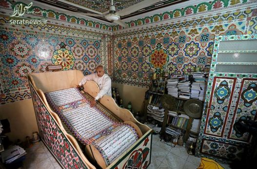 سعد محمد بزرگترین نسخه قرآن دست نویس در جهان را که حدود 700 متر طول دارد نوشته است - شمال قاهره، مصر