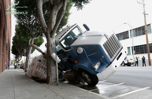 چپ شدن یک کامیون بزرگ در سان فرانسیسکو