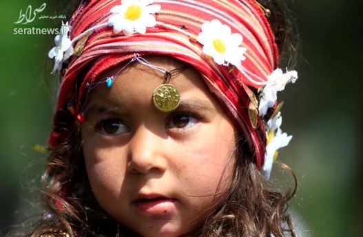 یک دختر شرکت کننده در یک جشنواره در ادرنه ترکیه