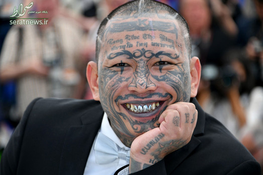 ظاهر عجیب یک هنرمند تایلندی با چهره خالکوبی شده در جشنواره فیلم کن