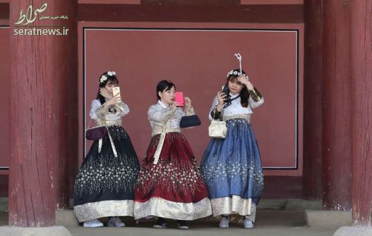 زنان کره جنوبی با لباس سنتی هانبوک در سئول