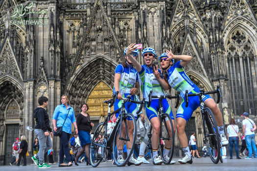 عکس سلفی دوچرخه سواراران در کلن
