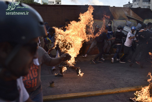 معترضان مخالف دولت ونزوئلا یک شهروند ونزوئلایی را به اتهام سرقت زنده زنده آتش زدند