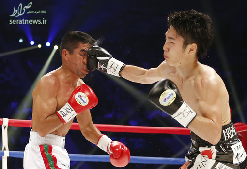 لحظه اصابت مشت بوکسور ژاپنی بر روی صورت بوکسور مکزیکی
