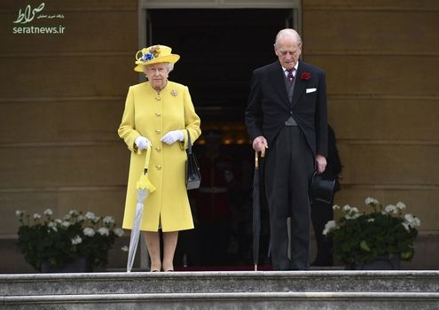 یک دقیقه سکوت ملکه الیزابت و شاهزاده فیلیپ در کاخ باکینگهام در پی حمله تروریستی داعش به یک سالن کنسرت موسیقی در منچستر