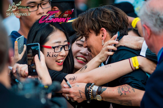 جانی دپ بازیگر برجسته سینمای هالیوود در میان هوادارانش در شانگهای چین