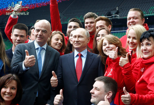 ولادیمیر پوتین رییس جمهور روسیه و جانی اینفانتینو رییس فیفا در مراسم افتتاح یک ورزشگاه در کراسنودار 