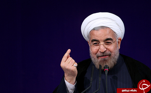 حسن روحانی رییس جمهور کشورمان عموما انگشتر عقیق زرد رنگ به انگشت کوچک سمت راست و عقیق در دست دیگر خود دارد.