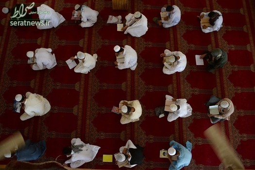 قرآن خواندن پسران افغان در مسجدی در شهر جلال آباد به مناسبت ماه رمضان